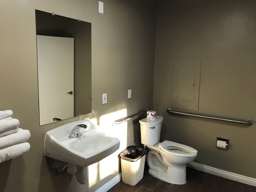 Americas Best Value Inn Corona - photo 29