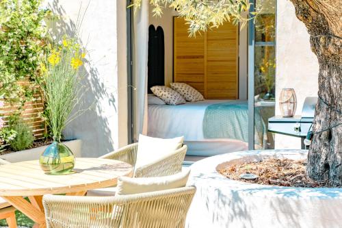 L'hôtel des oiseaux - last minute hotel in Unknown City