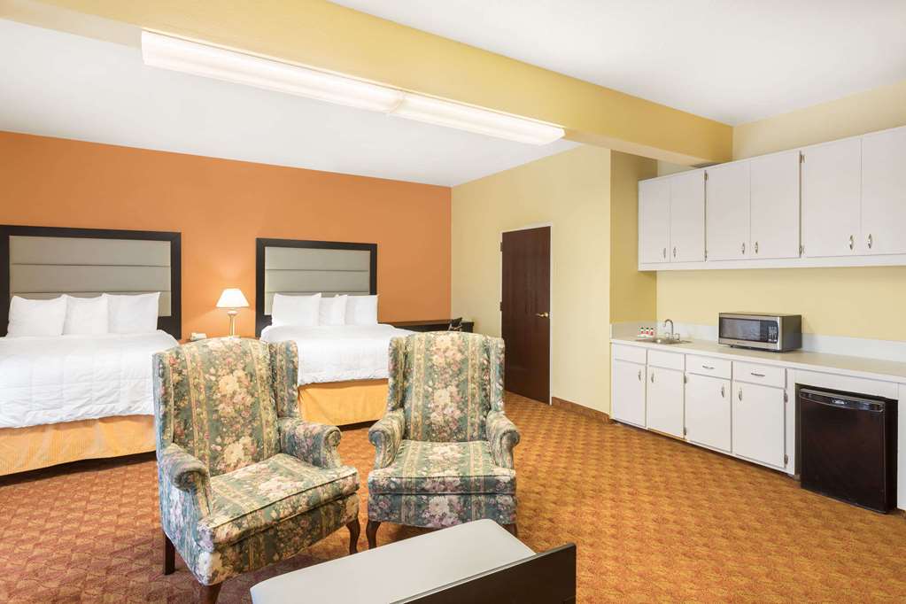 Baymont by Wyndham Fayetteville - photo 13