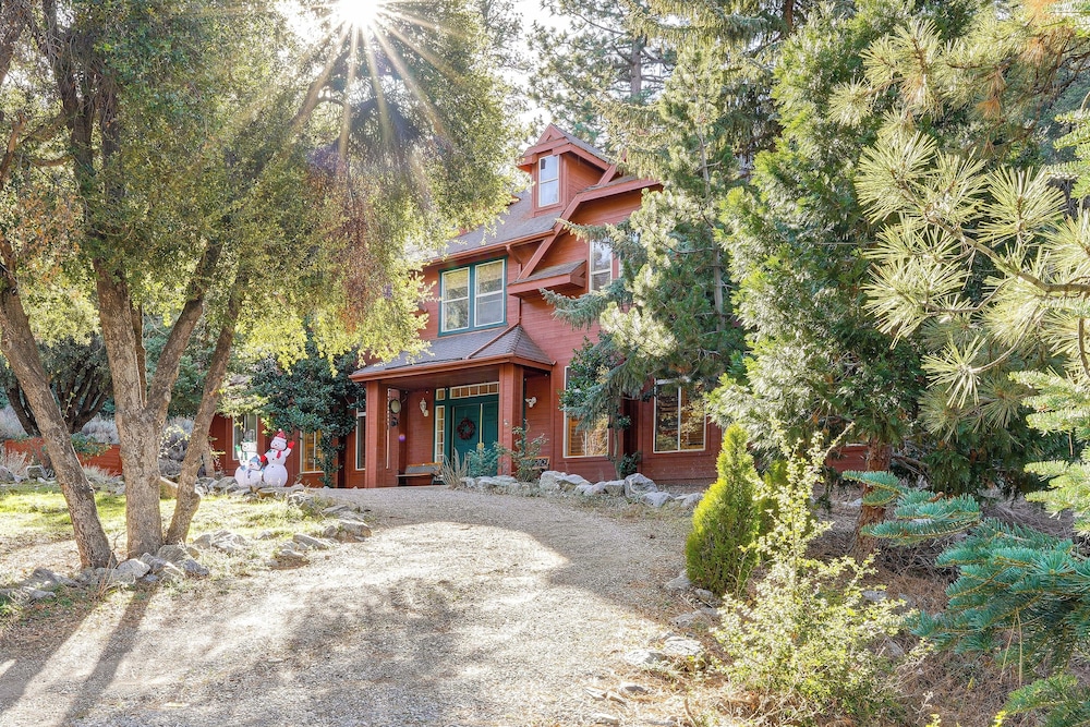 Games Galore Pine Mountain Club Retreat Near Town — hotel in Pine Mountain Club