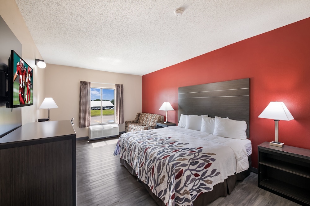 Red Roof Inn & Suites Austin East Manor - photo 6