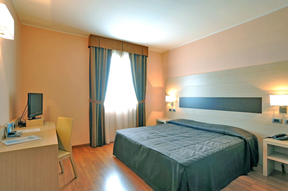 Hotel Arthur — 4-Star Luxury Hotel in Castelvetro Di Modena, Italy
