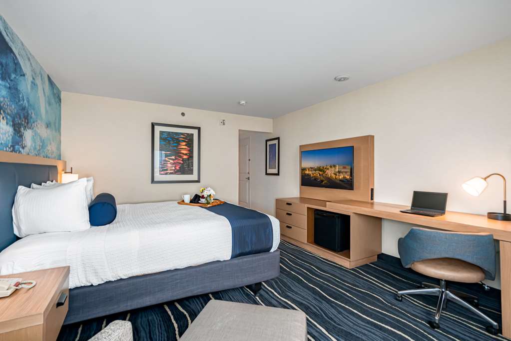 Best Western Plus Marina Gateway Hotel - photo 16