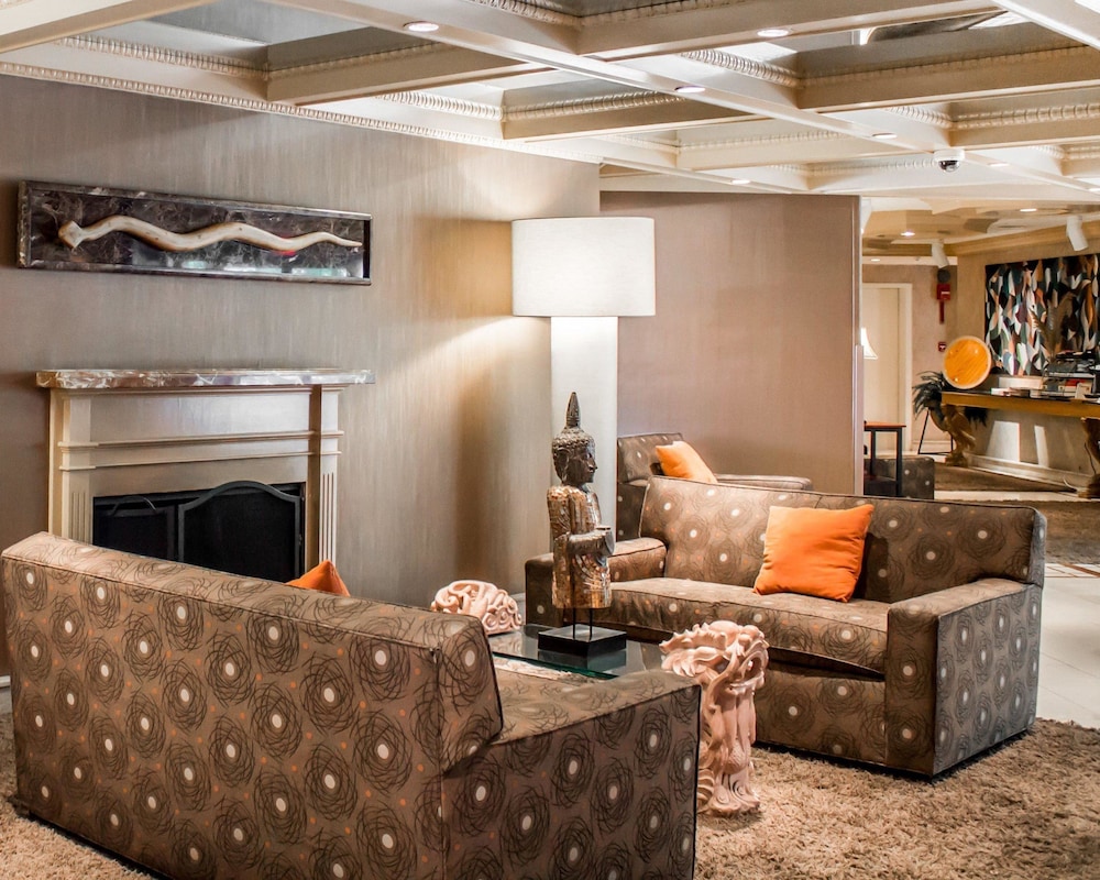 The Woodlands Inn - photo 4