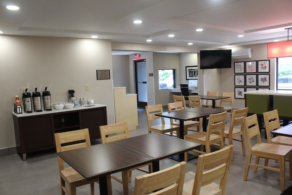 Country Inn & Suites By Radisson Dunbar Charleston - photo 30