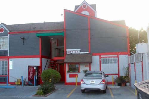 The Broadway Inn - photo 10