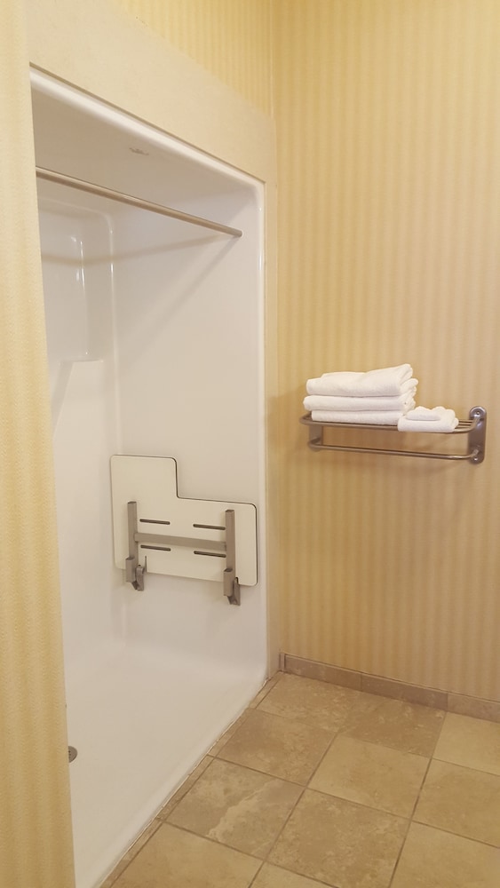 Hampton Inn & Suites Albuquerque Coors Road - photo 12
