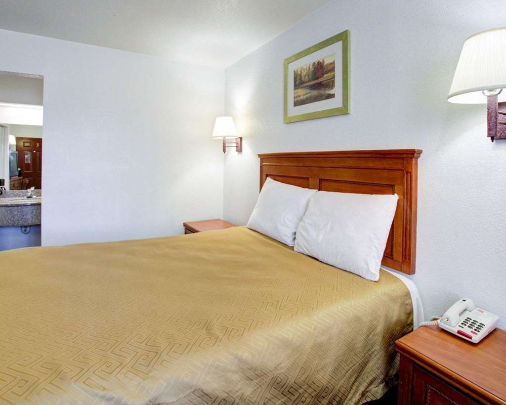 Econo Lodge Temple - photo 12