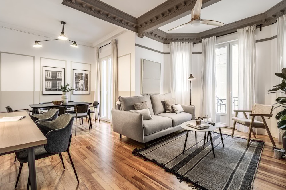 Pino 3 Bedroom in Chamber hotel Rios Rosas Madrid