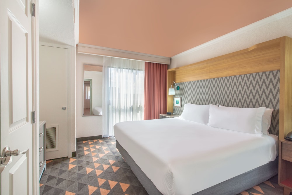 Holiday Inn & Suites Boca Raton North by IHG - photo 8