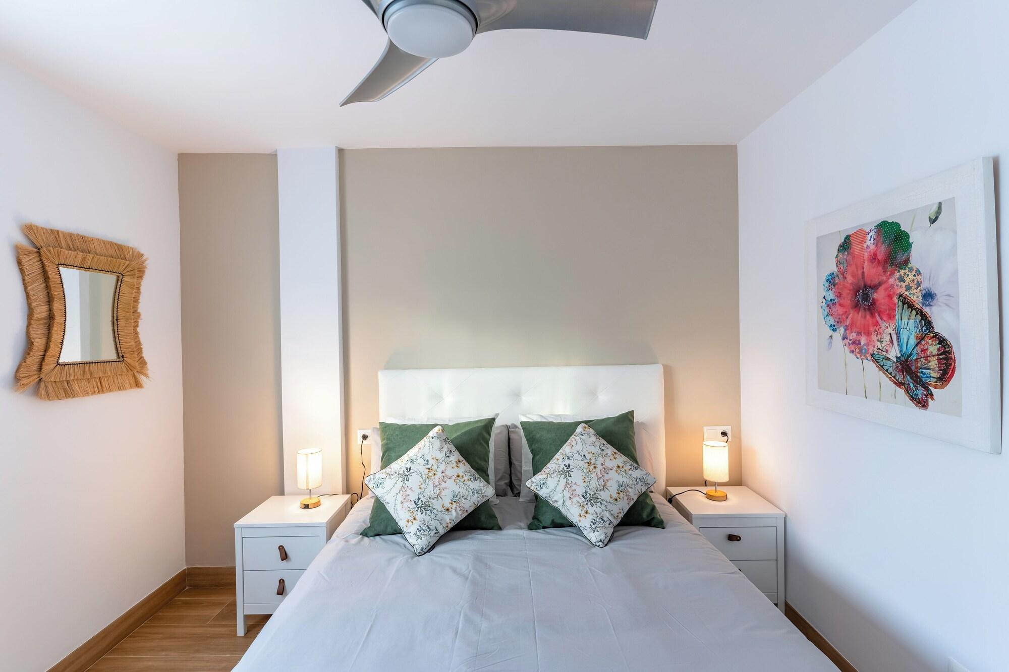 Apartamento Buenavista Playa Sol R&R — 4-Star Luxury Hotel in Roquetas De Mar, Spain