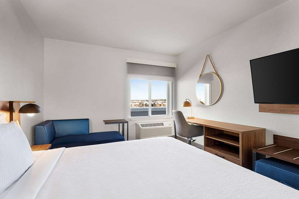 La Quinta Inn & Suites by Wyndham Denver Parker - photo 38