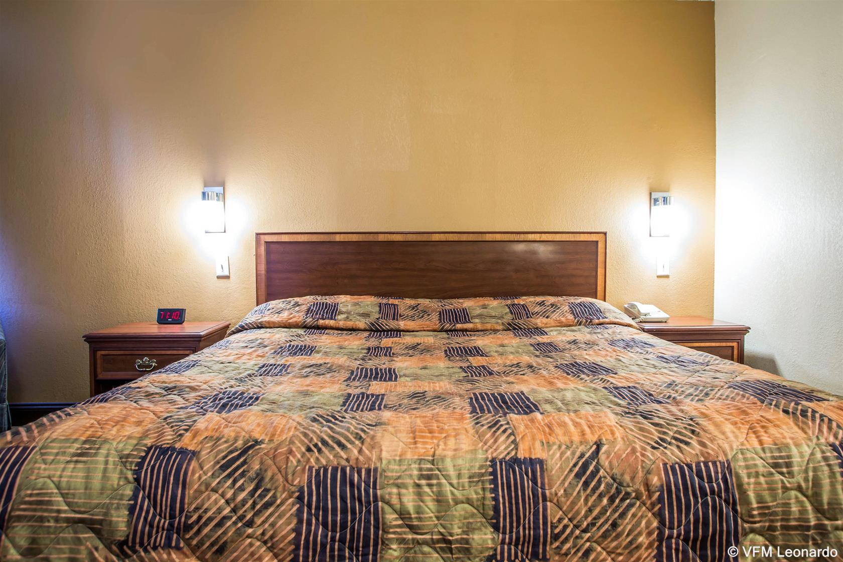 Rodeway Inn - photo 13