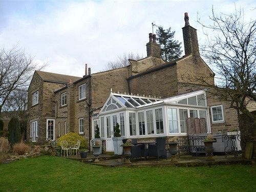 Brook House Bed and Breakfast — 5-Star Luxury Hotel in Halifax, United Kingdom
