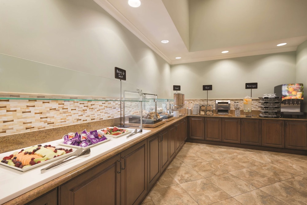 Embassy Suites by Hilton Savannah Historic District - photo 38