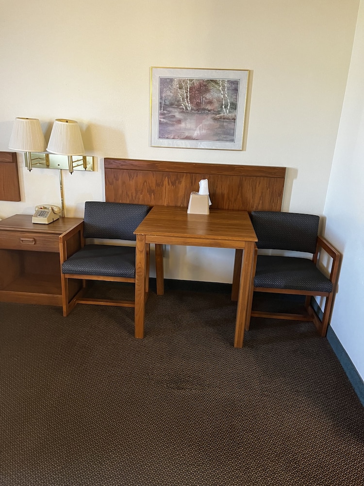 Super 8 by Wyndham Smithville Kansas City - photo 10