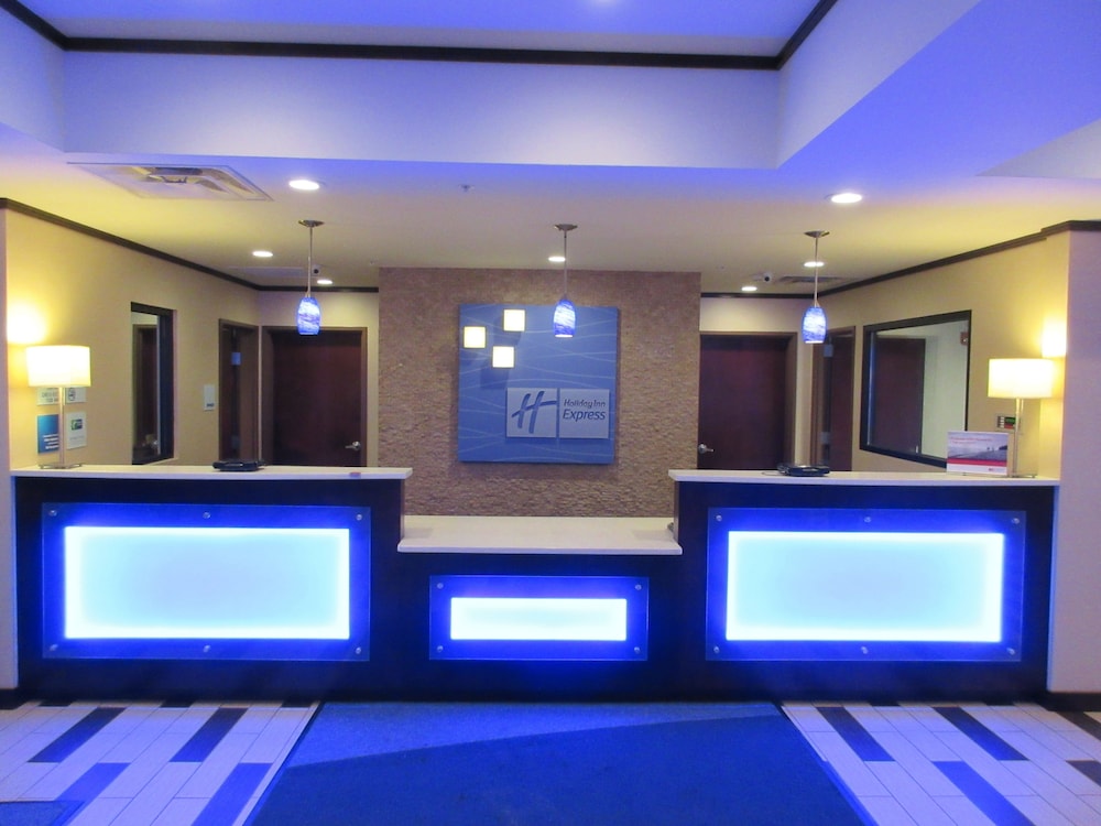 Holiday Inn Express & Suites Butler by IHG - photo 3