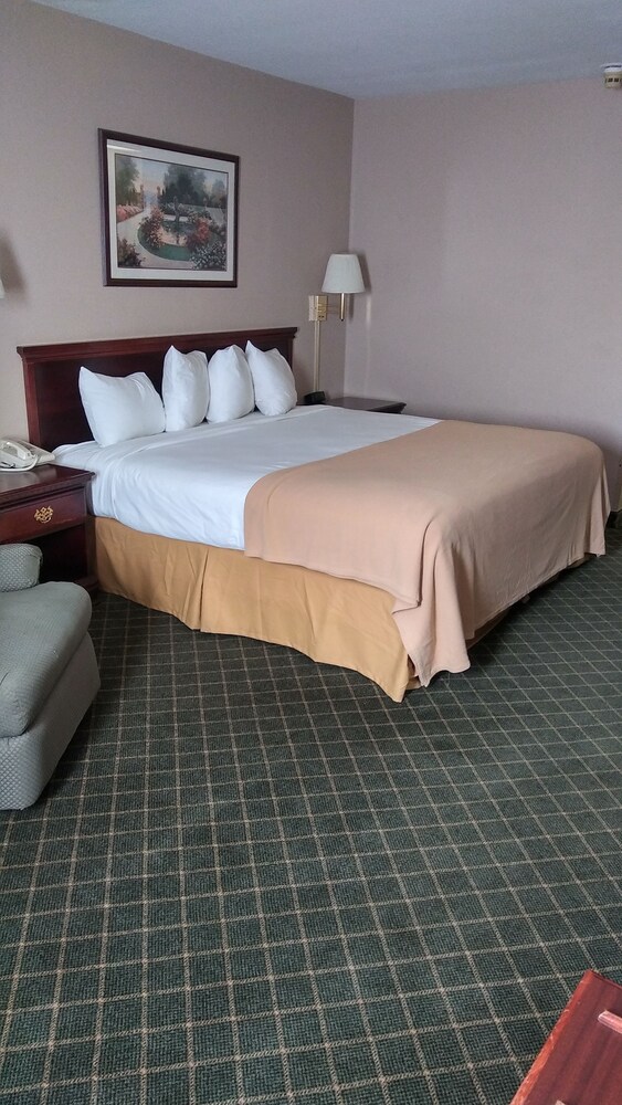 Briarwood Inn of Sparta - photo 15