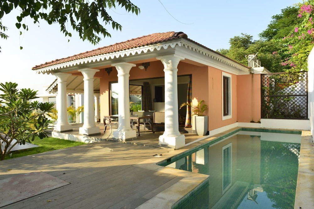Lotus Villa By Iksha — 4-Star Luxury Hotel in Candolim, India