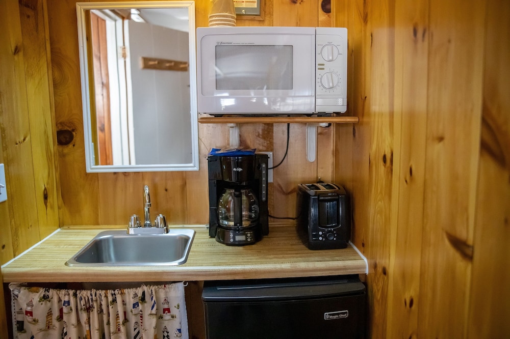 Isleview Motel and Cottages - photo 31