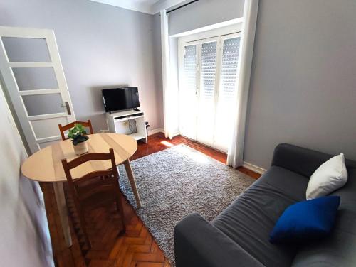 Lisbon Traditional T2 With Balcony In Damaia Lisbon 19435268 — Amadora