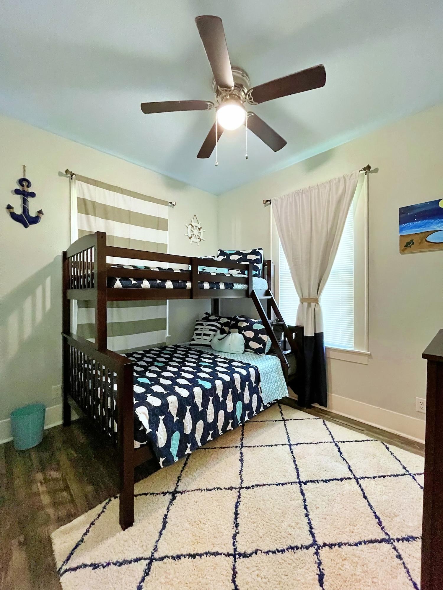 The Poolside Bungalow — 4-Star Luxury Hotel in Galveston, United States