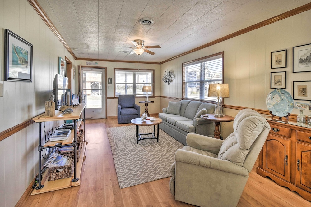 Nags Head Cottage Screened Porch Walk to Beach - photo 23