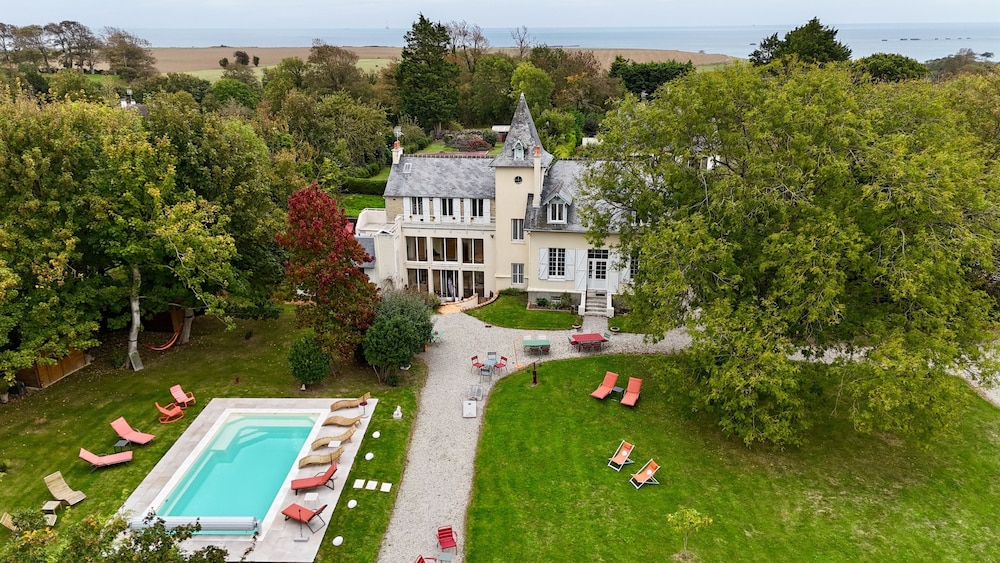 La Villa Mirabelle — 4-Star Luxury Hotel in Bayeux, France