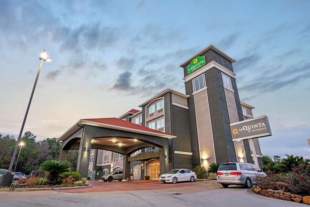 La Quinta Inn & Suites by Wyndham Houston Magnolia - photo 6