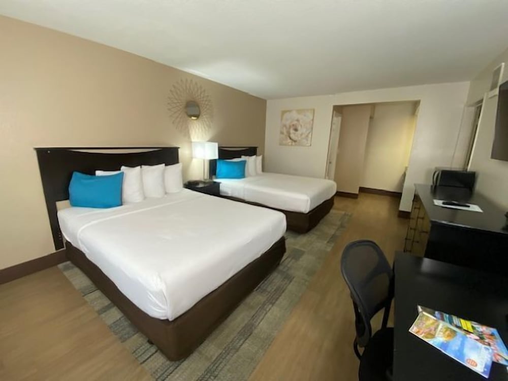 Stanford Inn & Suites Anaheim - photo 18