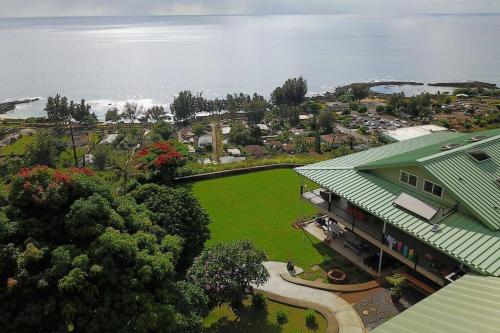 Waimea Bay Luxury Estate Views & Hot Tub — 4-Star Luxury Hotel in Hale'iwa, United States