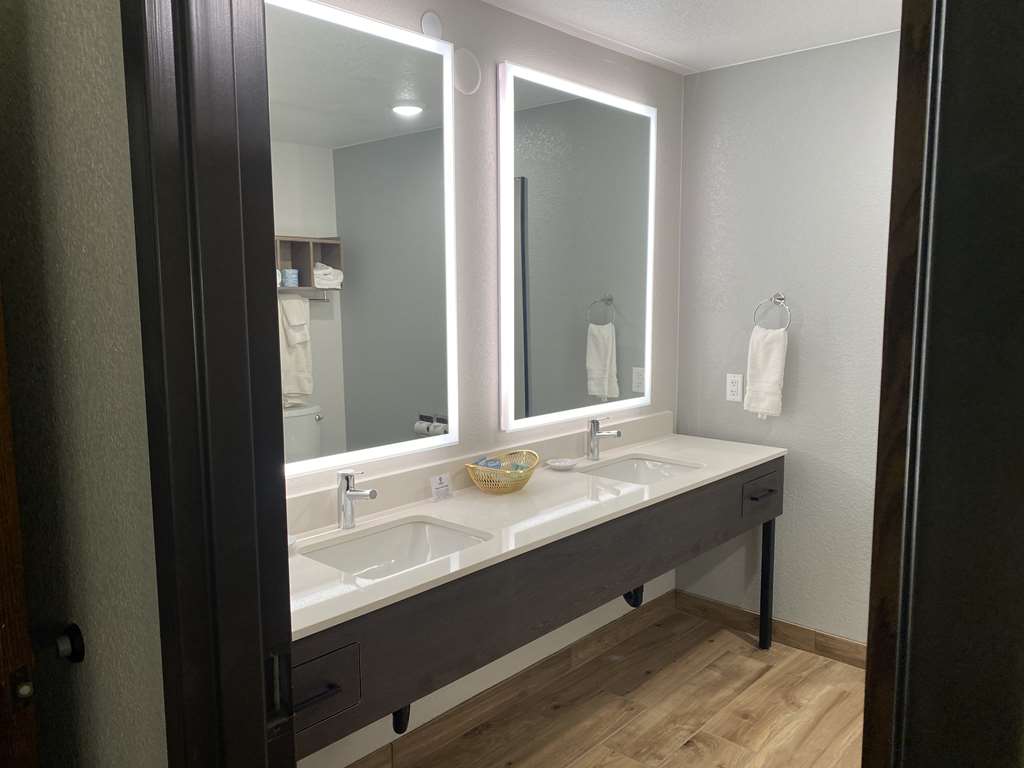 Best Western Lake Lucille Inn - photo 26