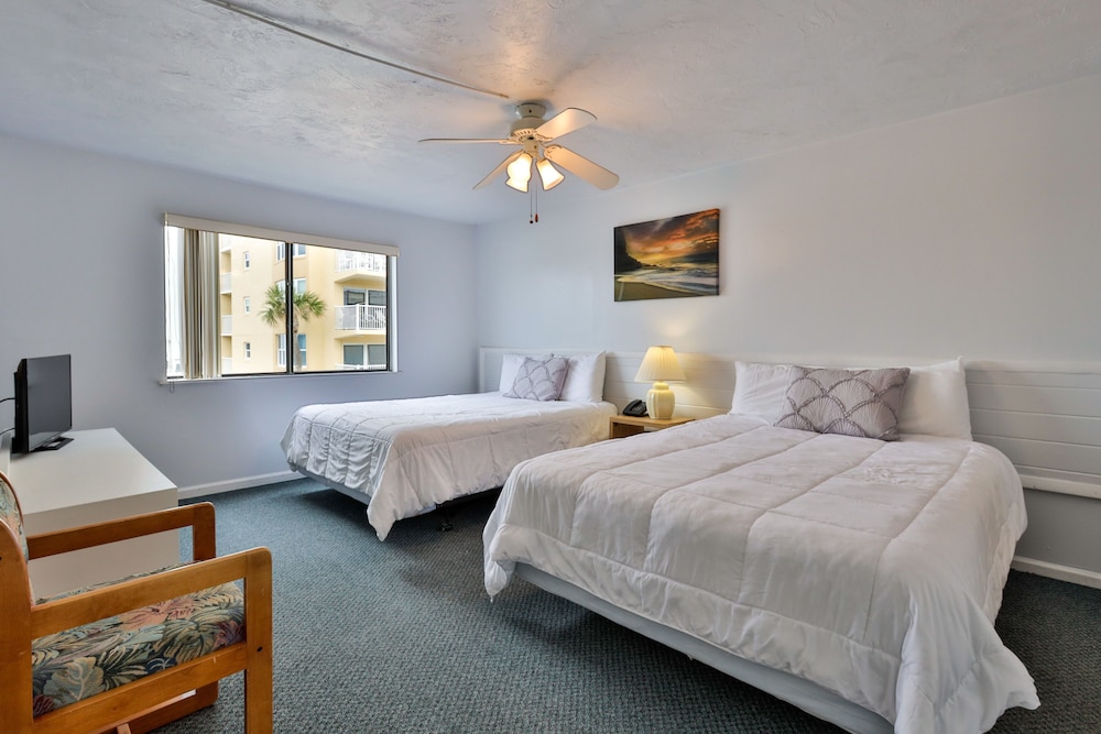 Coastal Waters Inn - photo 9
