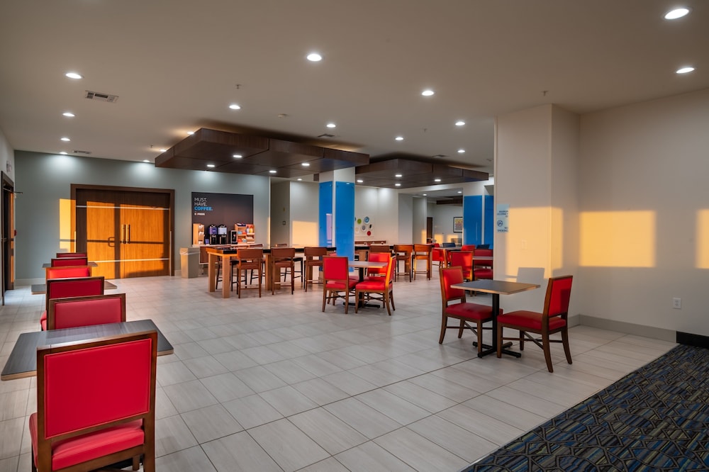Holiday Inn Express & Suites N Waco Area West by IHG - photo 45
