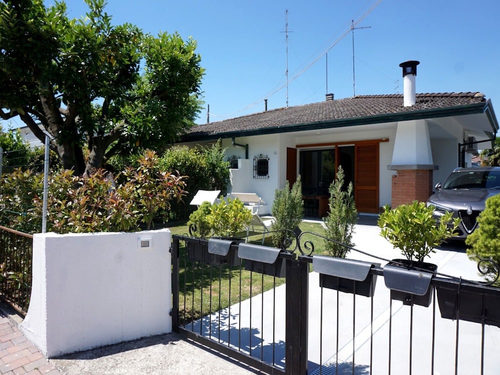 Beachside Villa With Private Garden — 4-Star Luxury Hotel in Caorle, Italy