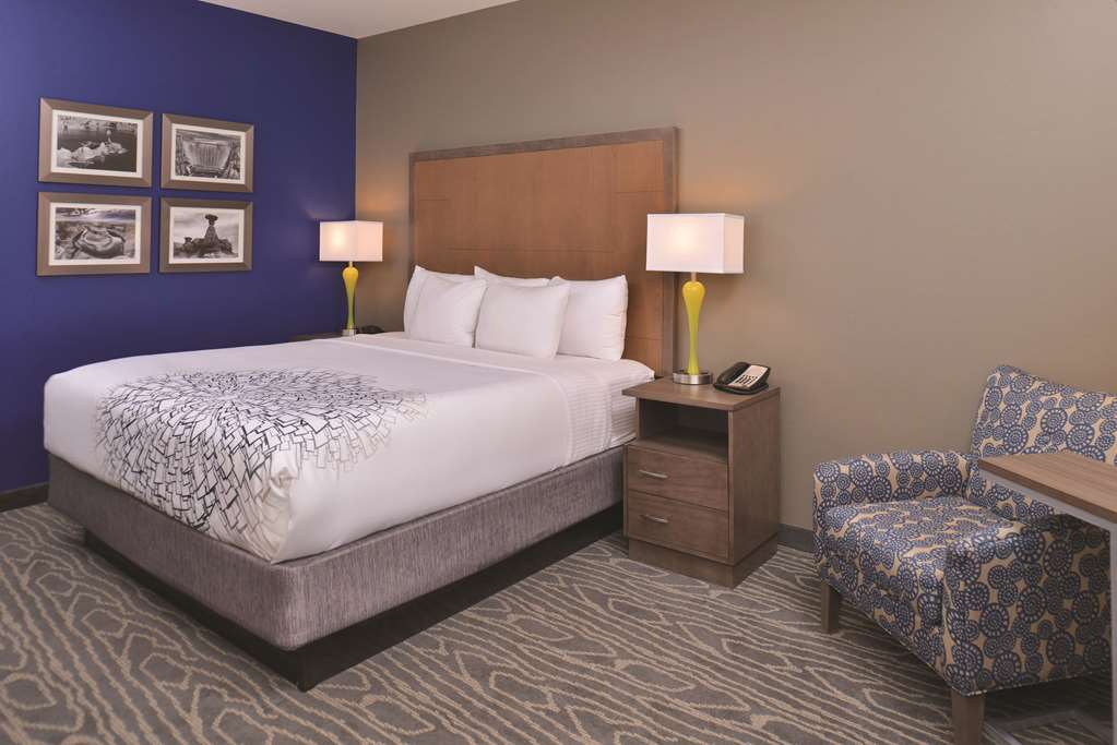 La Quinta Inn & Suites by Wyndham Page at Lake Powell - photo 27