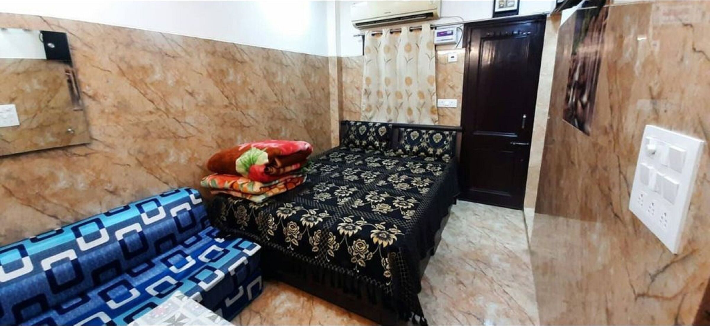 Room in Guest Room Posh Foreigners Place couples Allowed Lajpat Nagar