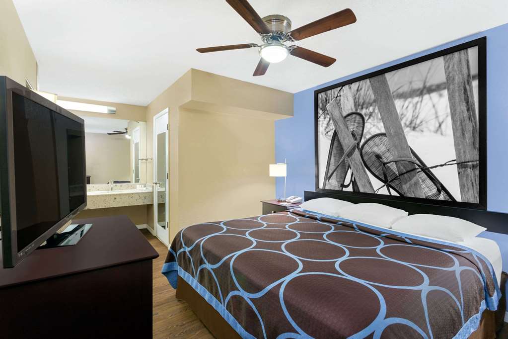 Super 8 by Wyndham Ellenton Bradenton Area - photo 9
