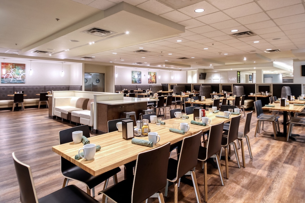 Holiday Inn Hotel & Suites Atlanta Airport North by IHG - photo 48