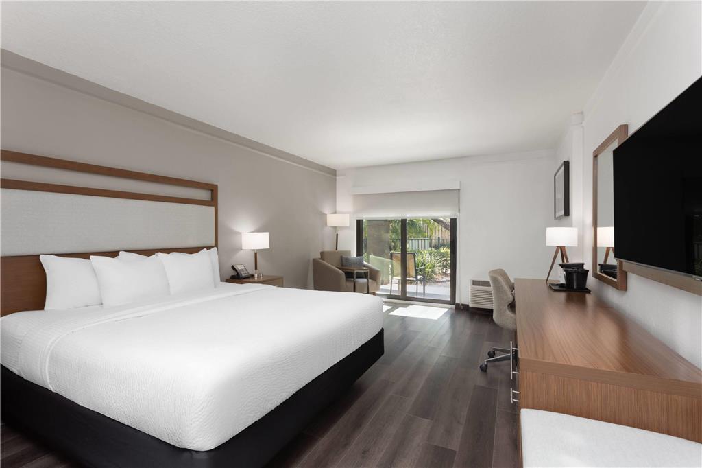 La Quinta Inn & Suites by Wyndham Ft Lauderdale Cypress Cr - photo 15