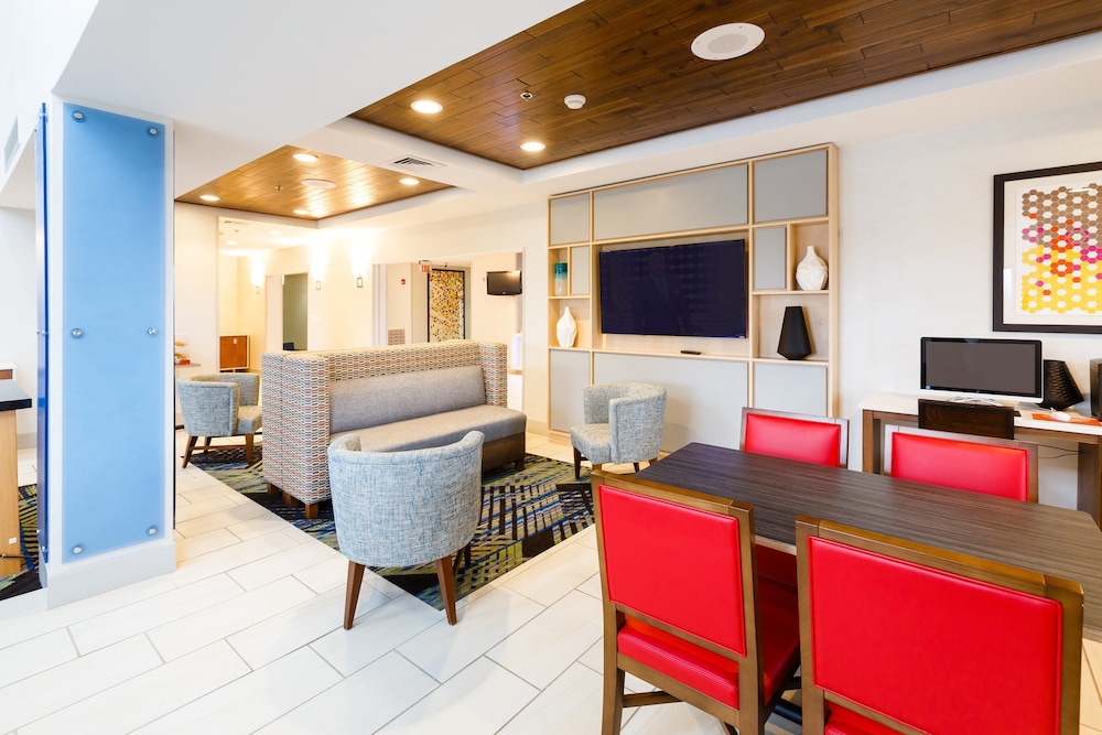 Holiday Inn Express & Suites Shelbyville by IHG - photo 9