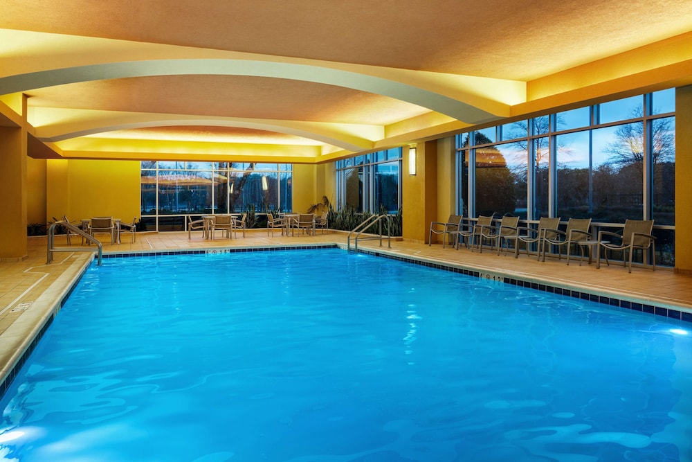 Embassy Suites by Hilton Hampton Convention Center - photo 34