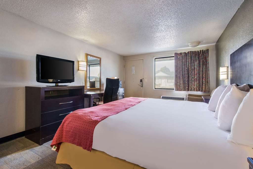 Rodeway Inn Near Hall of Fame - photo 13