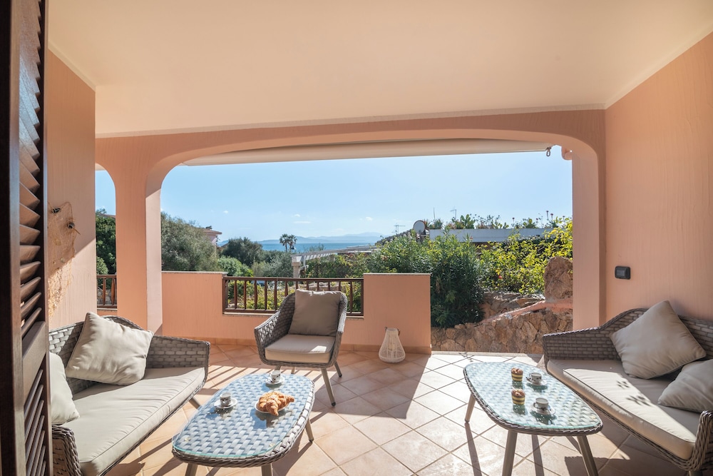 Trilocale Baja Caddinas Dani — 4-Star Luxury Hotel in Golfo Aranci, Italy