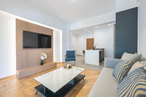 City Vibes Stylish 2BR and a Stunning Balcony — 4-Star Luxury Hotel in Athens, Greece