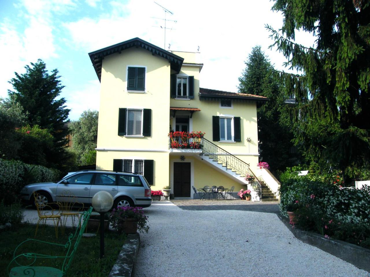 Appartamento Villa Margherita — 4-Star Luxury Hotel in Desenzano Del Garda, Italy
