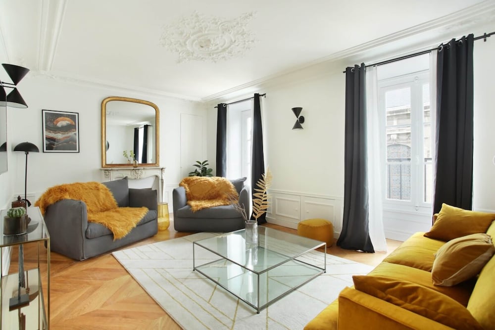 Sublime Apartment Louvre Museum Concorde — 4-Star Luxury Hotel in Paris, France