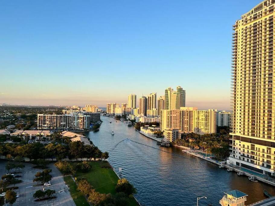 Sunny Studio Stay 2 Full Beds Coastal Walks Nearby — 4-Star Luxury Hotel in Hallandale Beach, United States