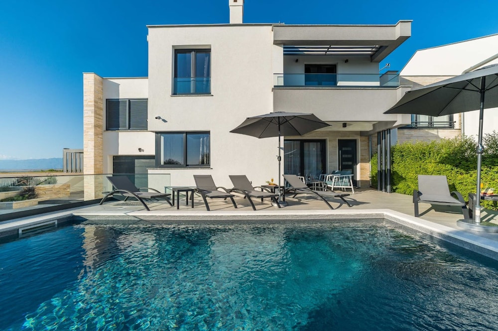 Villa Antea Dalmacija ZadarVillas — 4-Star Luxury Hotel in Privlaka, Croatia