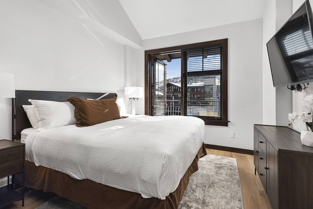 Luxury Ski in Ski out 2 Bedroom Colorado Resort Vacation Rental in the Heart of Snowmass Base Village - photo 37
